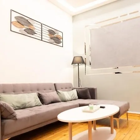 Modern Steps From Shops & Center Thessaloniki