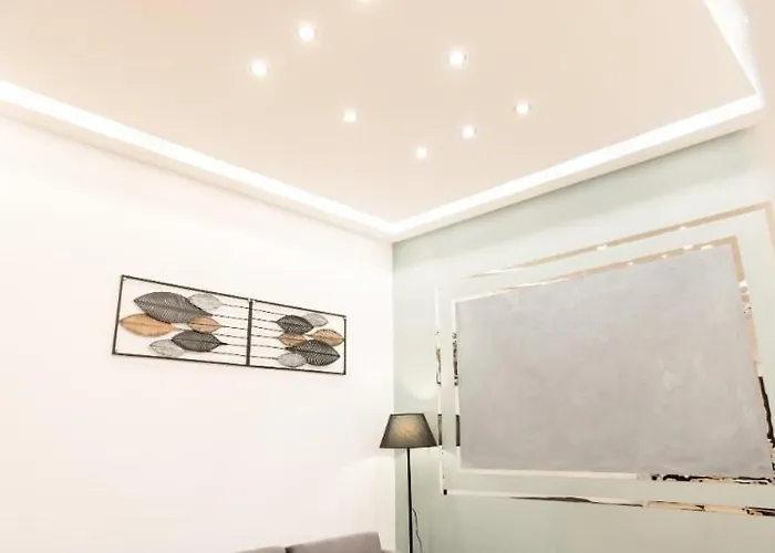Modern Steps From Shops & Center Apartman *