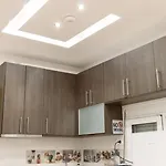 Апартаменты Modern Steps From Shops & Center Салоники