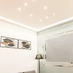 Modern Steps From Shops & Center Daire *