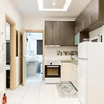 Modern Steps From Shops & Center Апартаменты