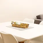 Апартаменты Modern Steps From Shops & Center