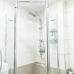 Апартаменты Modern Steps From Shops & Center Салоники
