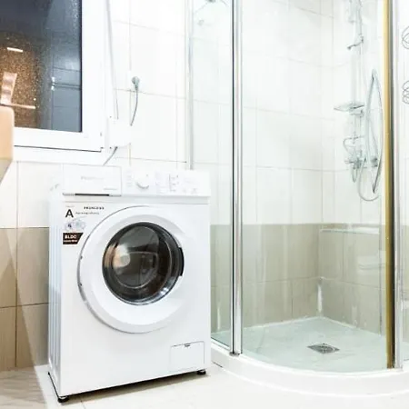 Modern Steps From Shops & Center Appartement *