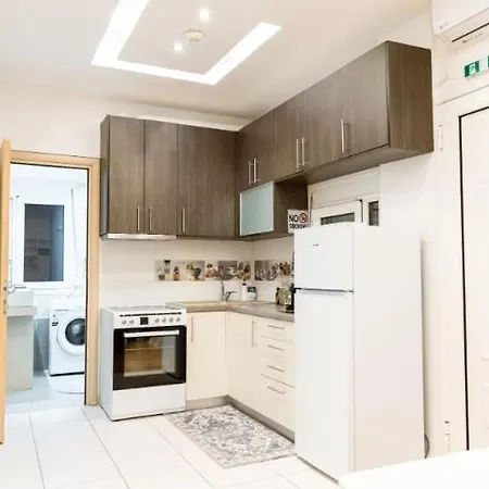 شقة Modern Steps From Shops & Center