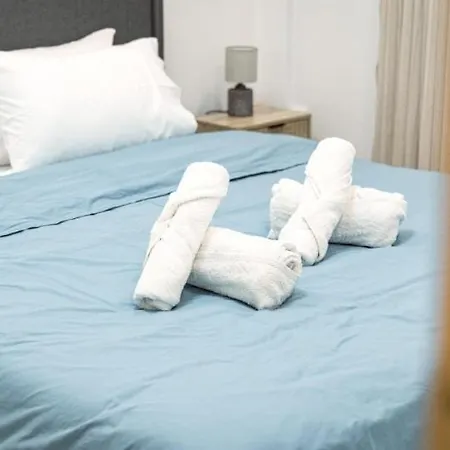 Modern Steps From Shops & Center