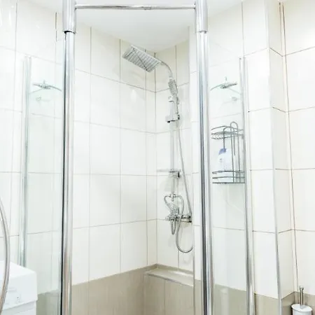 Apartment Modern Steps From Shops & Center Thessaloniki