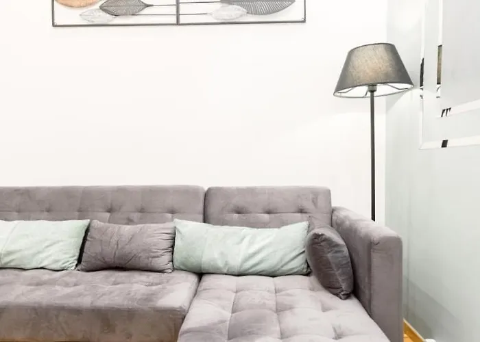 Modern Steps From Shops & Center Thessalonique