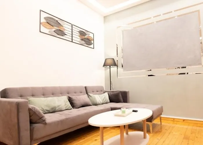 Modern Steps From Shops & Center Thessalonique