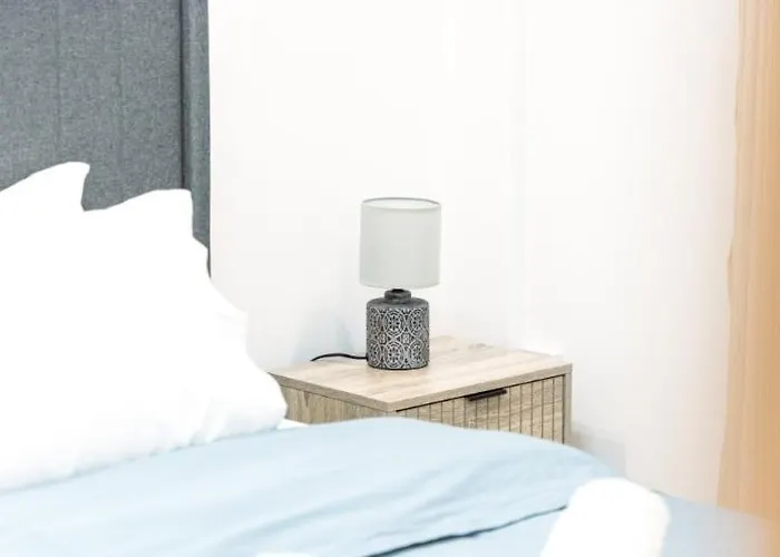 Modern Steps From Shops & Center Appartamento