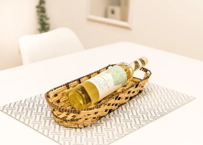 Modern Steps From Shops & Center Appartamento