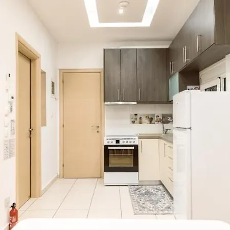 Modern Steps From Shops & Center * 塞萨洛尼基
