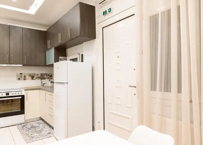 Modern Steps From Shops & Center Appartement Thessaloniki